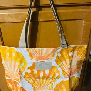Aloha collection sunrise shells day tripper tote
